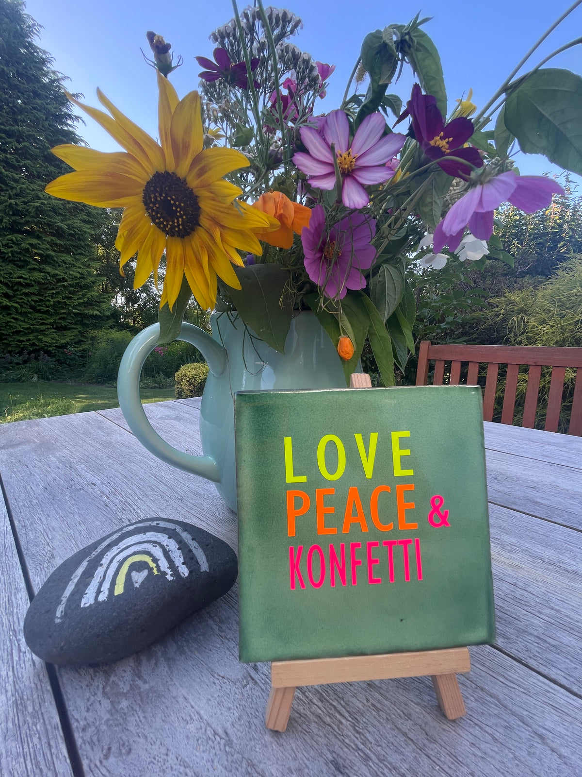 Kachel - love peace konfetti