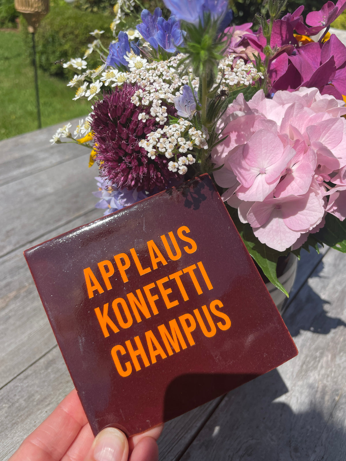 Kachel - Applaus Konfetti Champus (weinrot)