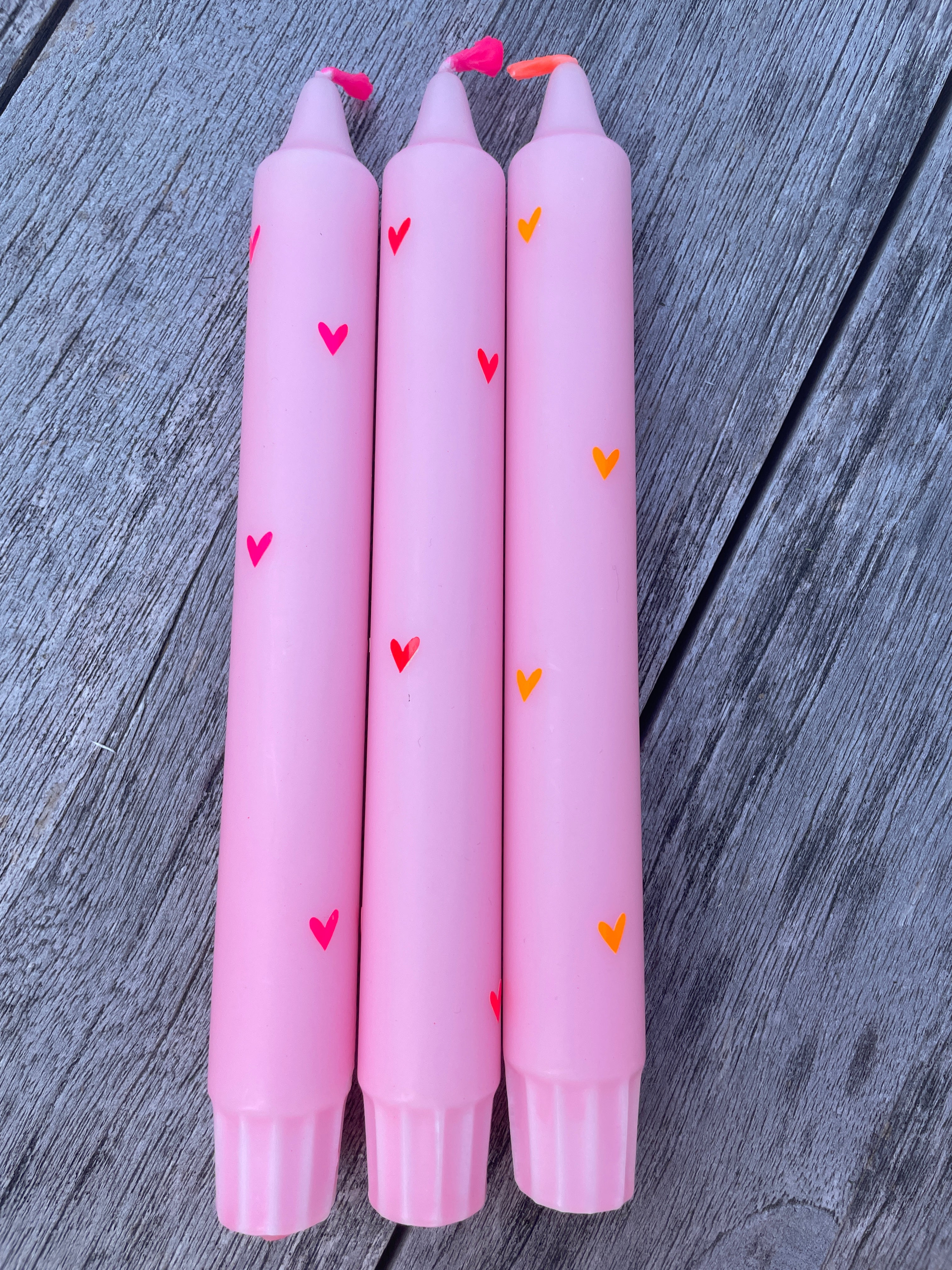 Stabkerze rosa mit Herzchen