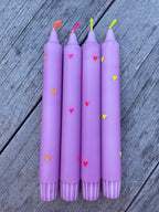 Stabkerze lila mit Herzchen