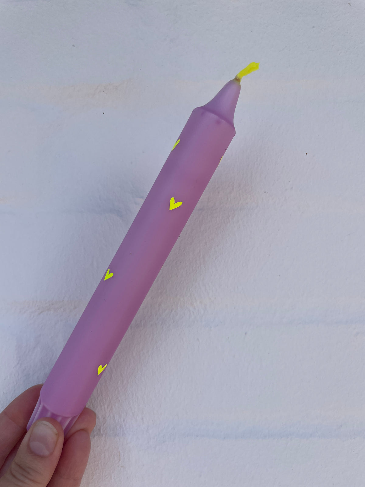 Stabkerze lila mit Herzchen