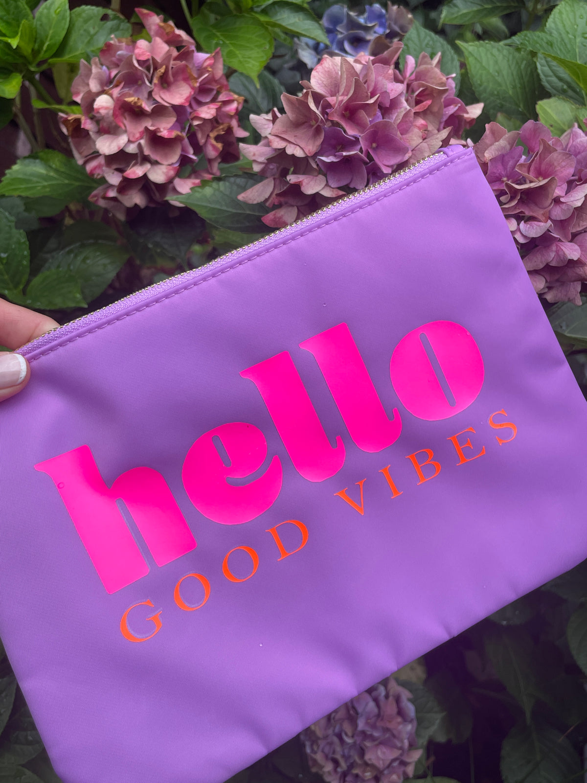 Clutch mit Statement - lila