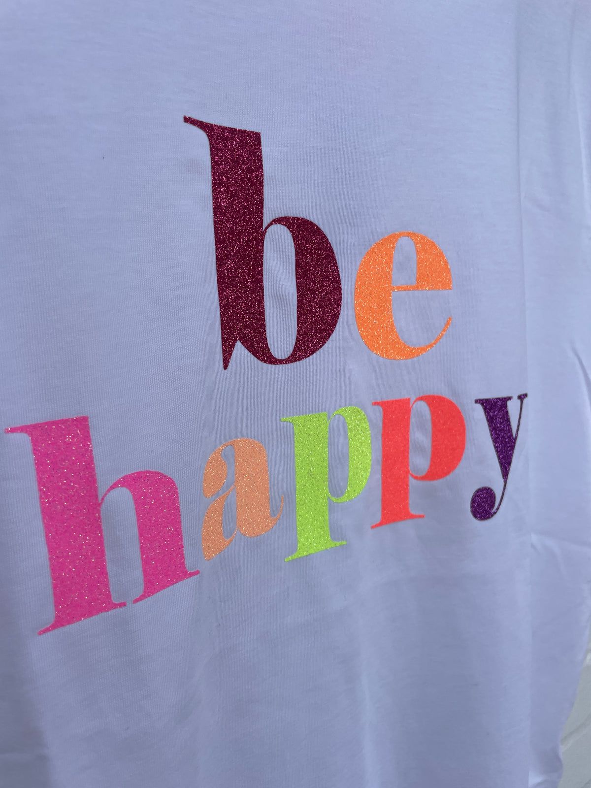 T-Shirt weiß - be happy Glitzer